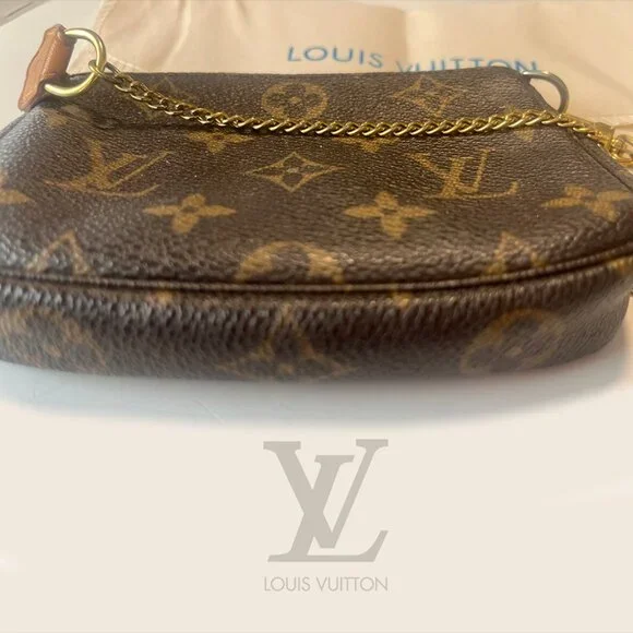 Vintage, Rare Louis Vuitton Monogram Mini Pochette Accessoires, Wristlet - Picture 4 of 8